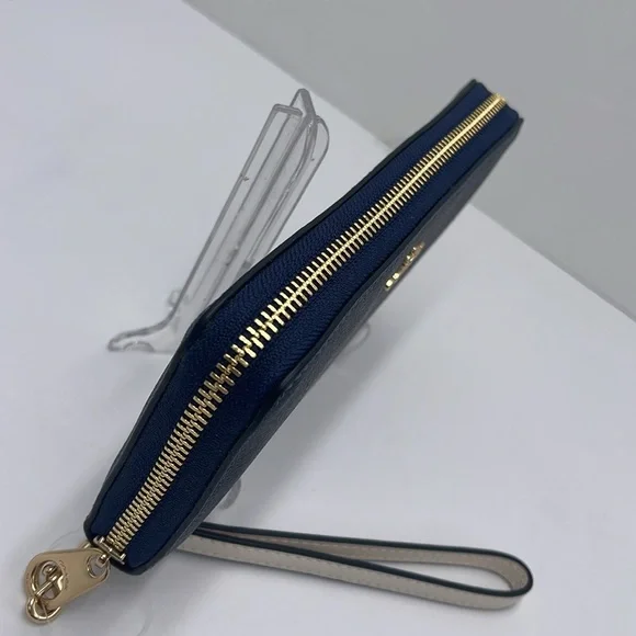 Coach Long Zip Around Wallet Wristlet In Signature Canvas Gold/DENIM MULTI
NWT - Picture 15 of 16